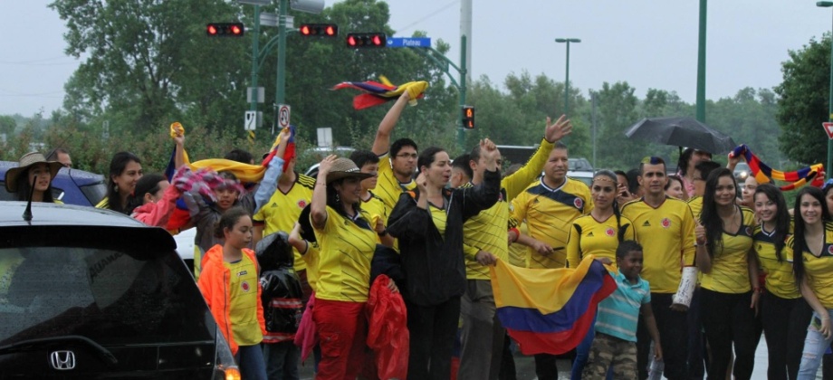 Colombianos celebraron en Canadá clasificación de Colombia a cuartos de final del Mundial de Brasil 2014. Foto: Embajada de Colombia en Canadá.